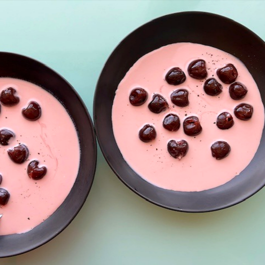 무더위를 날려줄 상큼한 별미, 사워 체리 수프